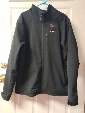 Milwaukee M12 Full Zip Mens XL 12 Volt Hard Shell Heated Jacket W/ Battery.